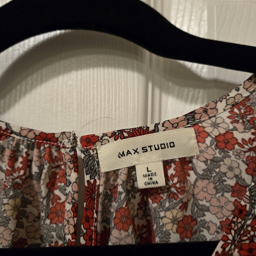 Max Studio Red and White Floral Blouse - Picture 5 of 8